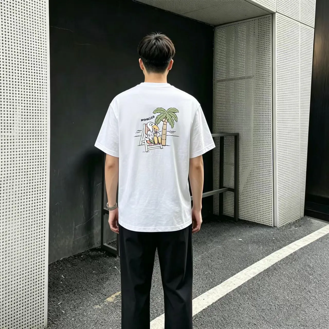 √